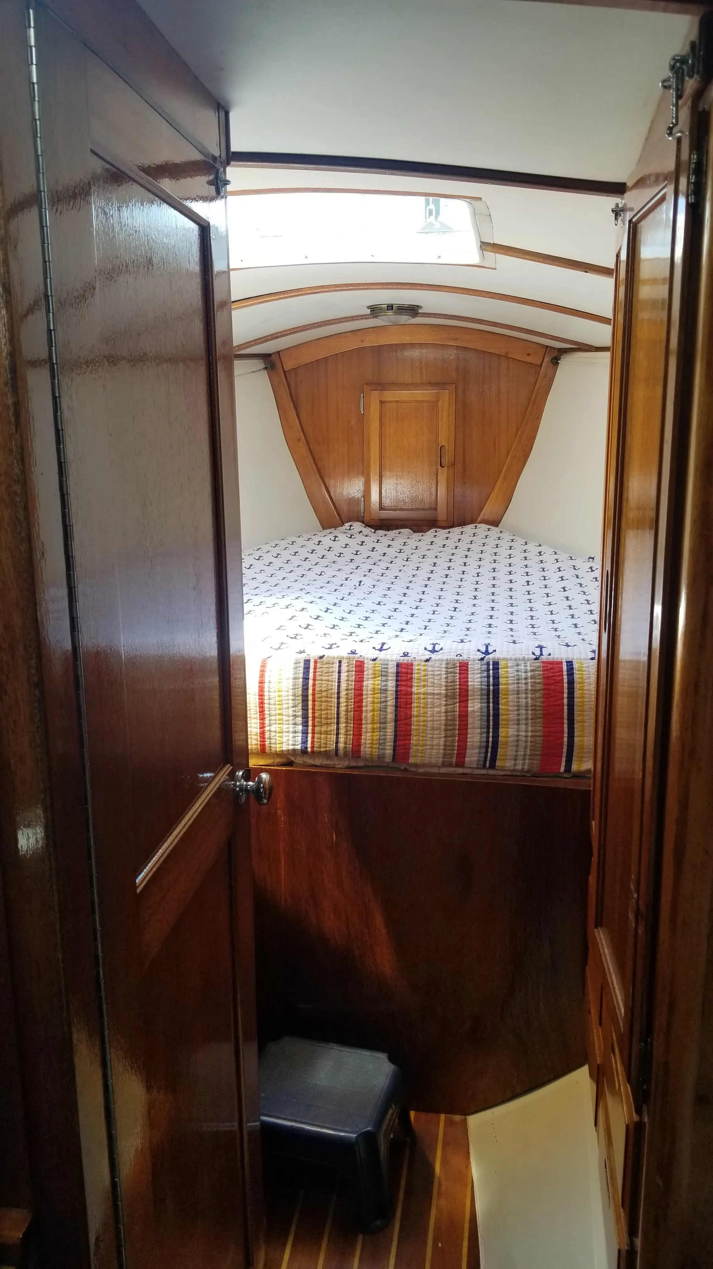 Forward cabin interior trim and hull liner