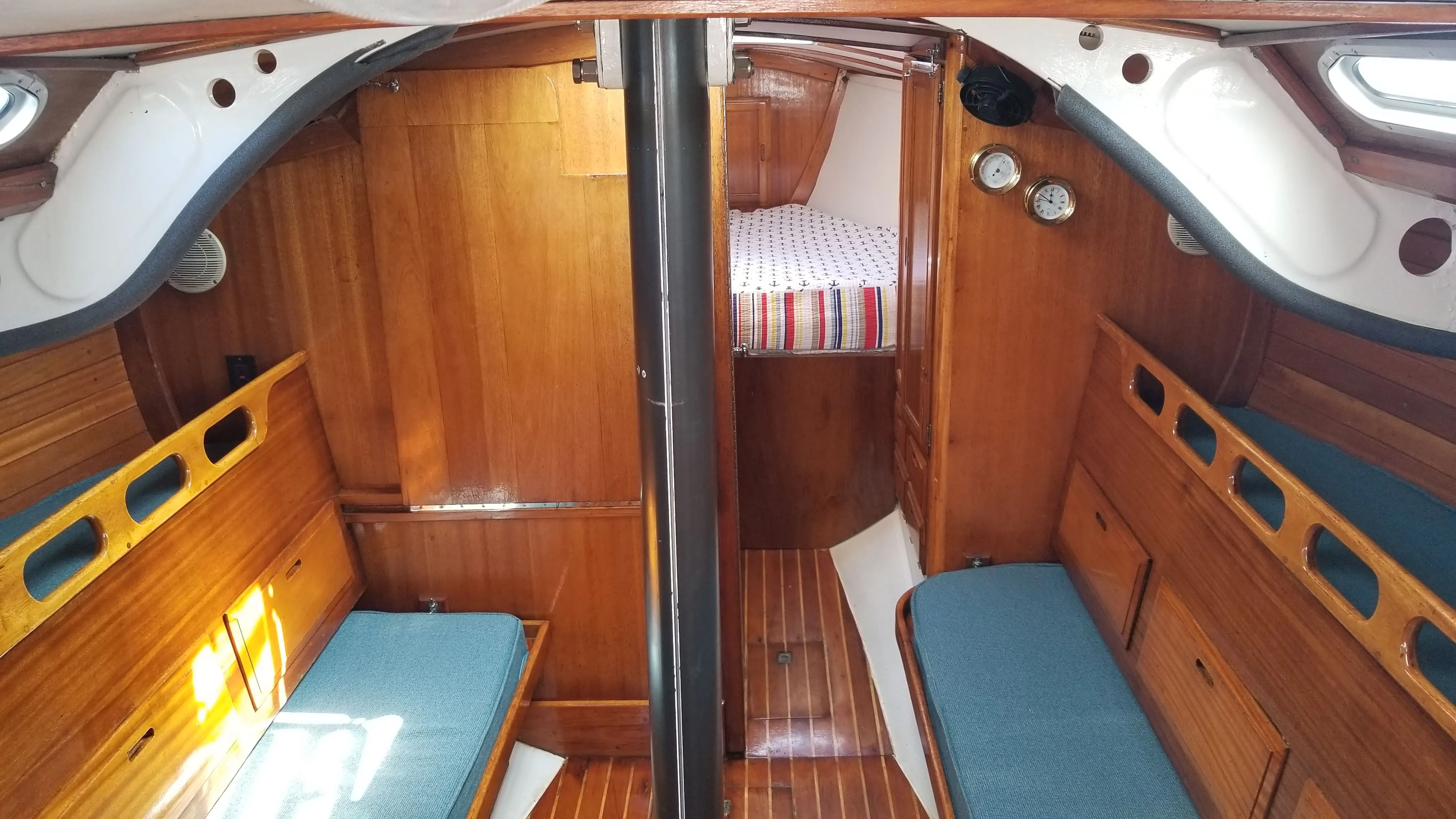 Head compartment with marine toilet and sole