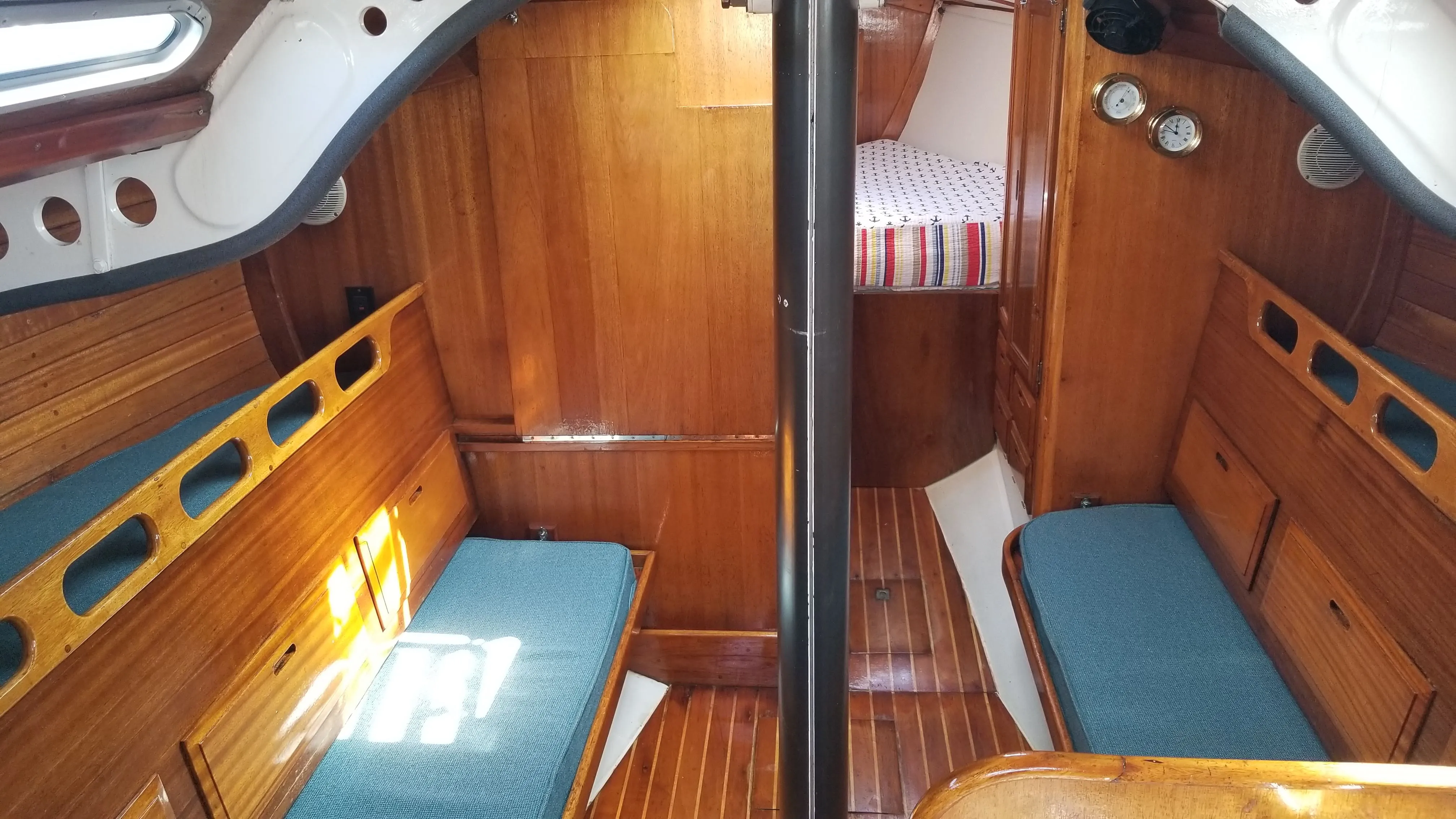 Head interior cabinetry and ventilation