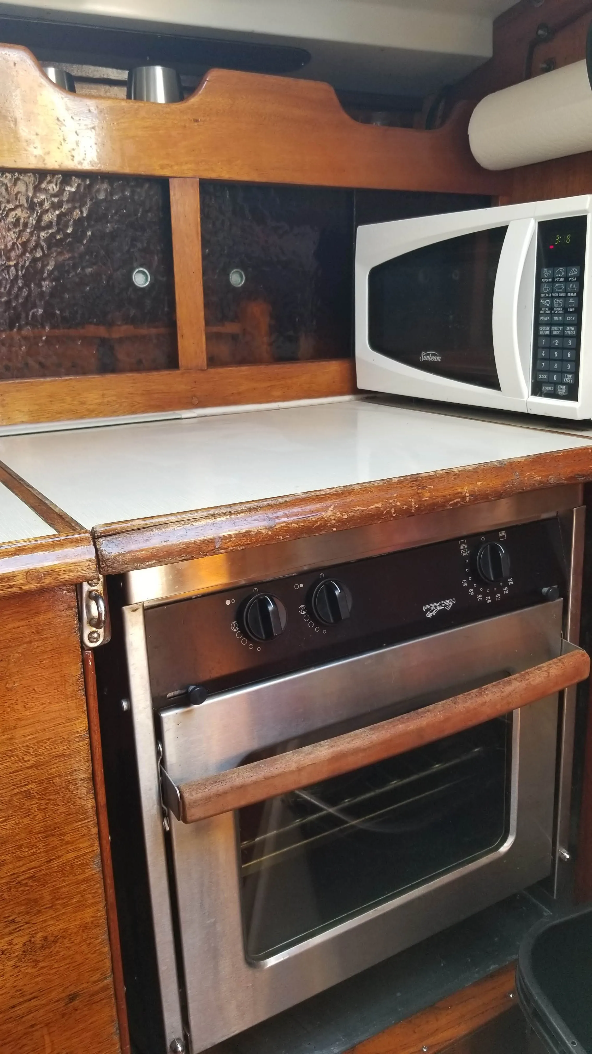 Icebox or refrigeration access in the galley