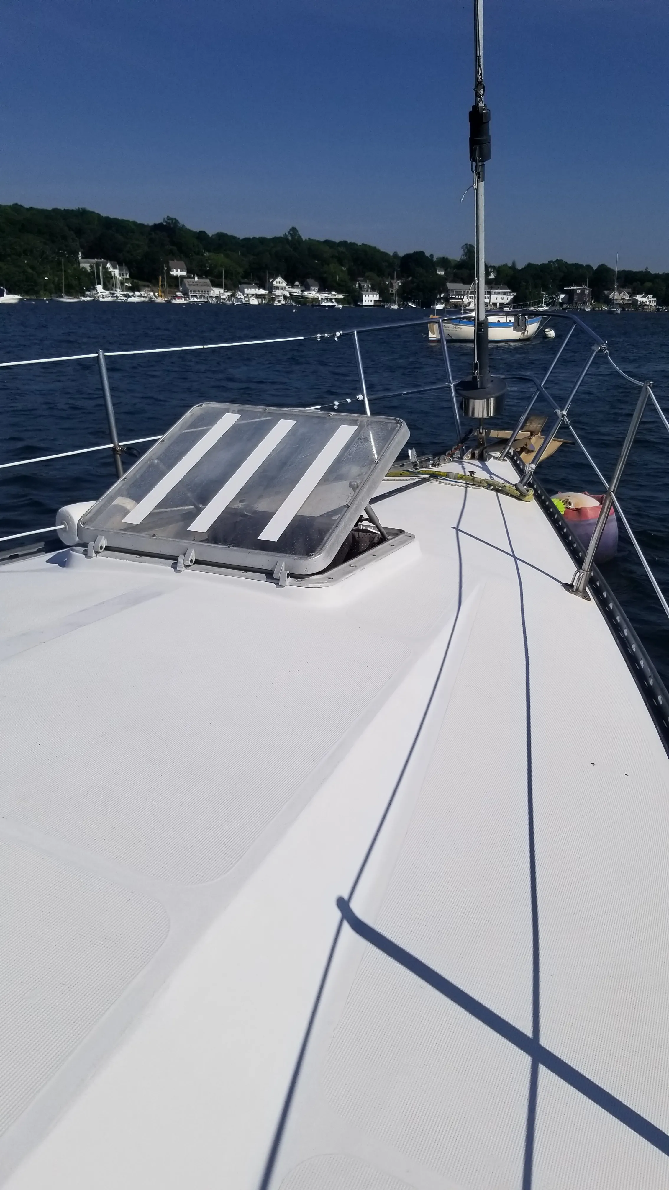 Ericson 37 foredeck and standing rigging, deck hardware detail